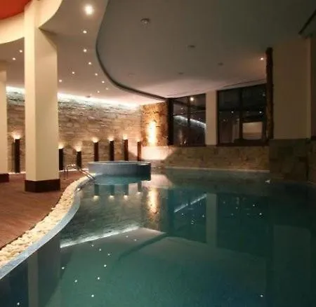 в комплекс Royal Towers בנסקו
